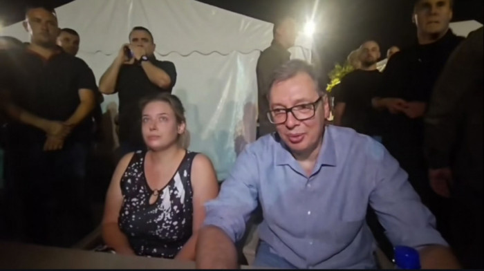 Vučić u Pionirskom parku: "Uvek uz svoj narod, ne napadmo nikoga" (VIDEO)