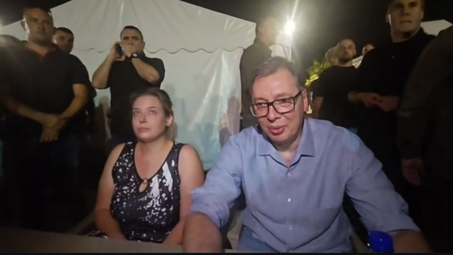 Vučić u Pionirskom parku: "Uvek uz svoj narod, ne napadmo nikoga" (VIDEO)