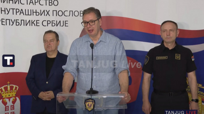 Vučić iz Komandnog centra policije: Oko 64 građana je u Novom Sadu povređeno