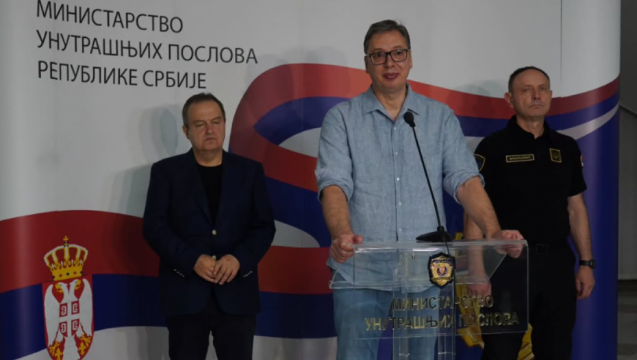 Vučić iz Palate Srbija: Građanskog rata neće biti, uspostavićemo javni red i mir
