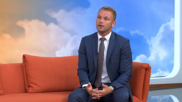 Stanivuković na hrvatskoj granici platio 700 evra kaznu zbog govora u Gračacu (VIDEO)