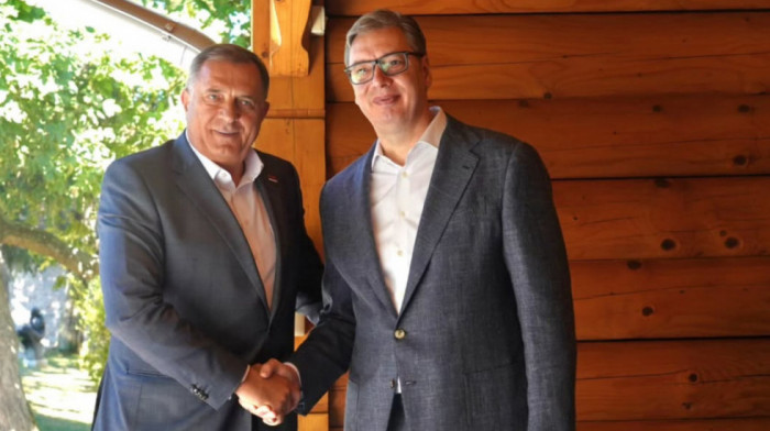 Vučić sa Dodikom o zaštiti nacionalnih interesa i jačanju ekonomskih veza Srbije i Republike Srpske