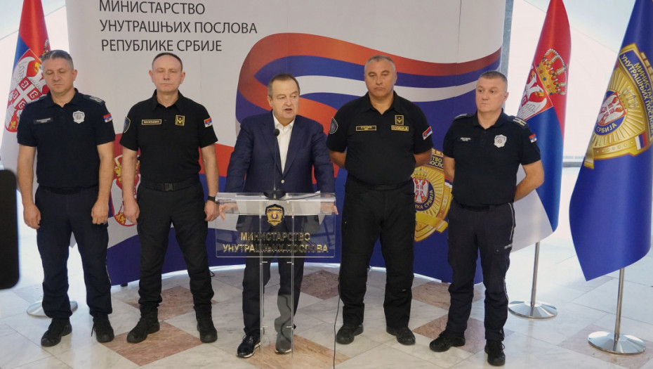 Dačić: U noćašnjim incidentima povređeno 27 policajaca, svi koji su kršili zakon biće identifikovani i sankcionisani