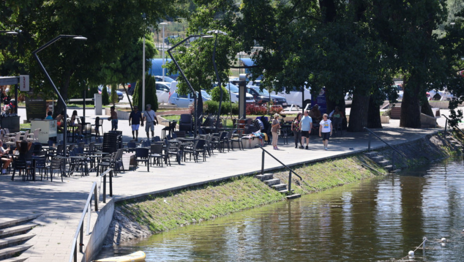 Muškarac na gradskoj plaži u Čačku pretio pištoljem u kafiću: Uhapšen nakon bekstva u naselju Trbušani