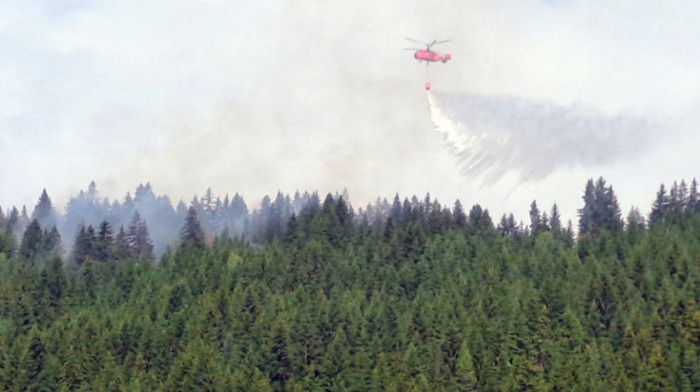 Požar u selima Sibnica i Rekovac kod Jagodine gase i dva helikoptera MUP-a Srbije