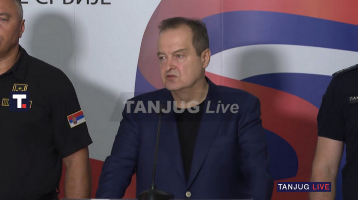 Dačić: Na protestima povređeno pet policajaca, 14 uhapšeno, najveći incidenti večeras u Novom Sadu