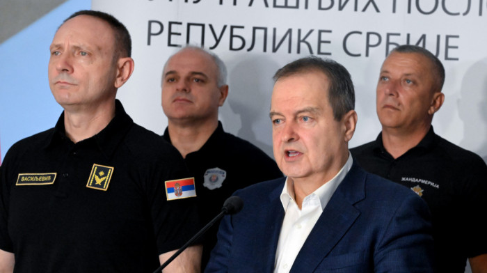 Dačić: Policija brutalno napadnuta, povređeno je 75 policijskih službenika, privedeno 114 osoba