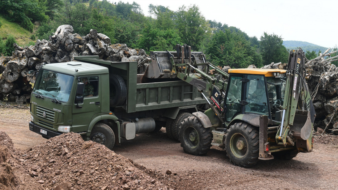 Vojska Srbije pomaže meštanima sjeničkih sela