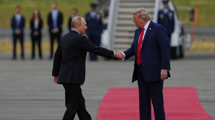 Istorijski momenat: Tramp i Putin se rukovali na Aljasci