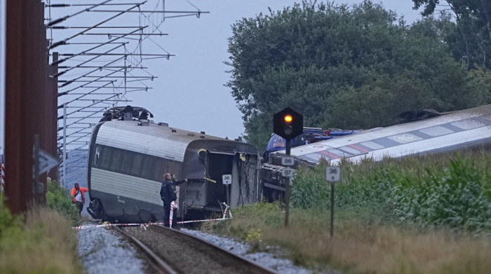 U sudaru voza i cisterne u Danskoj poginula jedna osoba, 27 povređeno