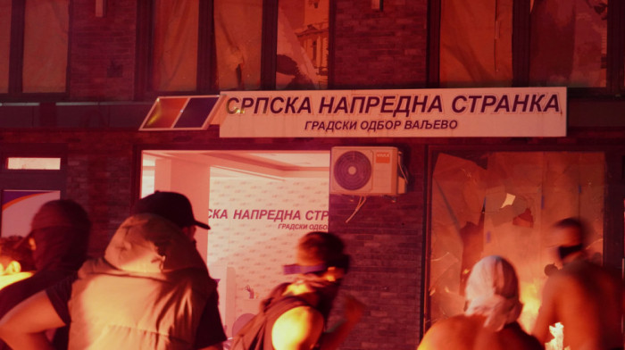 "Ne snimaj me, ako me upišu ja idem u zatvor": Demonstrant u programu tražio da ga ne snimaju da ne završi iza rešetaka
