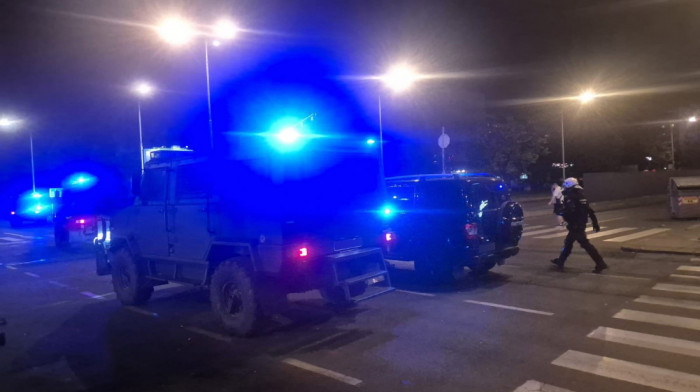 MUP: Tokom jučerašnjih neprijavljenih okupljanja povređeno šest policajaca, dovedeno 56 lica