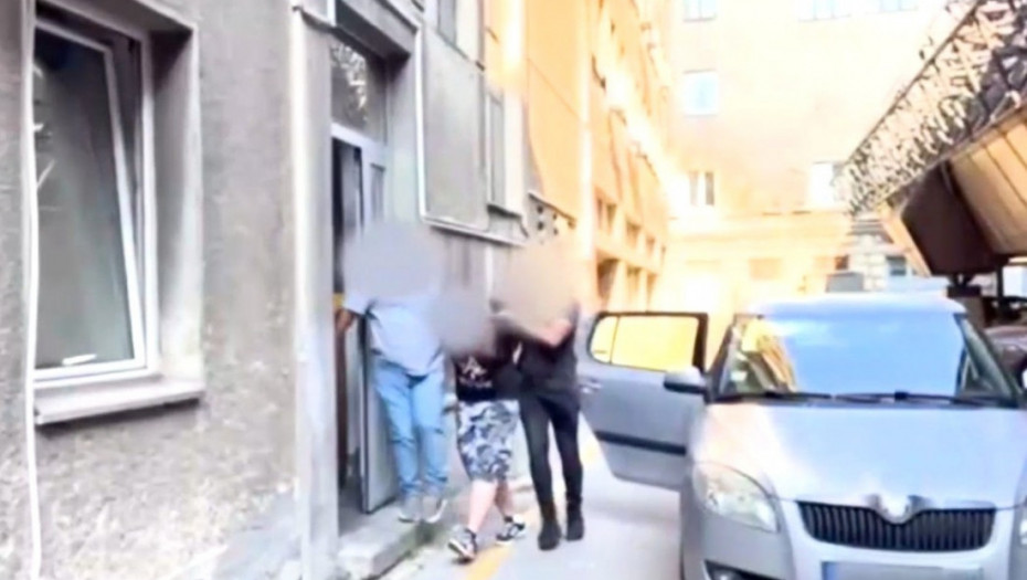 MUP: Prijava protiv mladića koji je iz praćke gađao pristalice SNS i policajce
