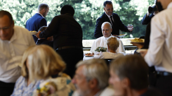 Papa Lav XIV organizovao ručak za izbeglice, beskućnike i siromašne: Na meniju lazanje, pečenje i desert