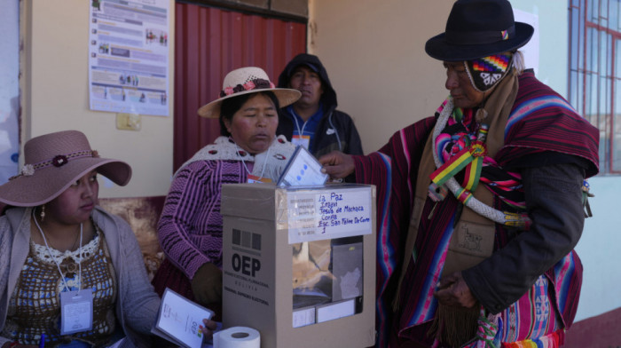 BBC: Bolivija će prvi put u poslednje dve decenije izabrati predsednika koji nije levičar