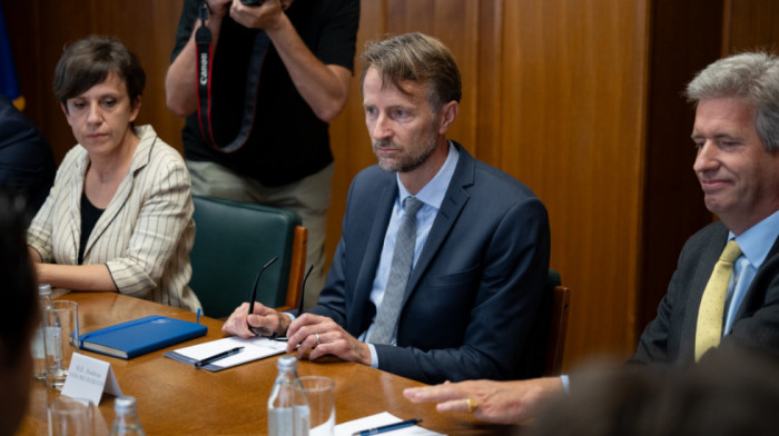Ambasador EU pozvao na smirivanje tenzija u Srbiji: Dijalog je jedini put za napredak