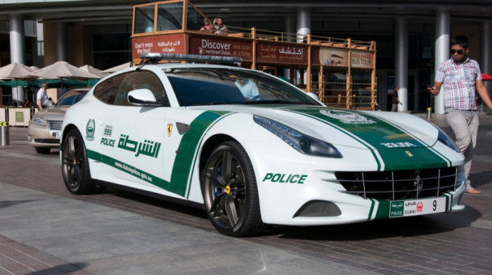 Policija u Dubaiju uhapsila trojicu muškaraca koji su ukrali retki ružičasti dijamant vredan 25 miliona dolara
