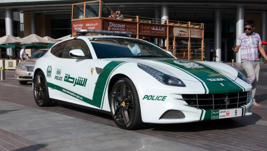 Policija u Dubaiju uhapsila trojicu muškaraca koji su ukrali retki ružičasti dijamant vredan 25 miliona dolara
