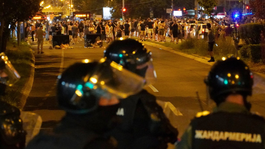 "Kičmom protiv nasilja": Studenti u blokadi i večeras održali proteste širom Srbije