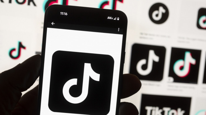TikTok smanjuje broj radnika u Britaniji jer se okreće veštačkoj inteligenciji