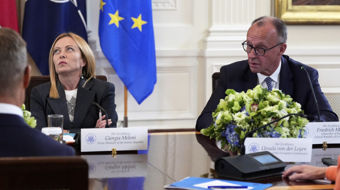 Viralni snimak iz Vašingtona: Meloni koluta očima dok Merc govori Trampu o prekidu vatre u Ukrajini