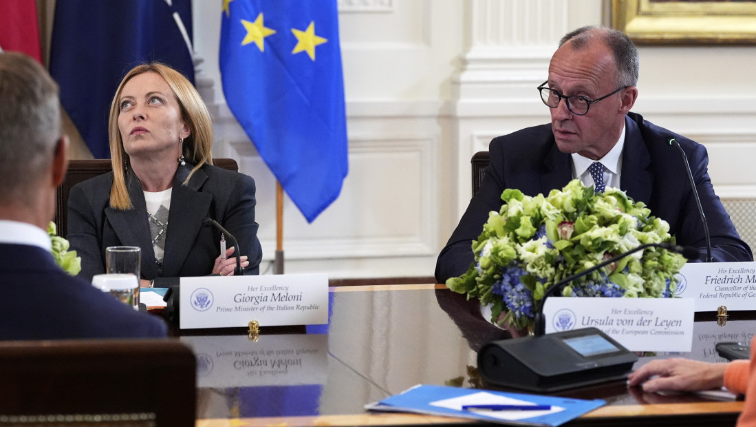 Viralni snimak iz Vašingtona: Meloni koluta očima dok Merc govori Trampu o prekidu vatre u Ukrajini