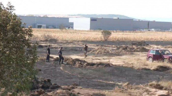 Požar u selu Malošište kod Doljevca, vatru gasi 11 vatrogasaca sa šest vozila (VIDEO)