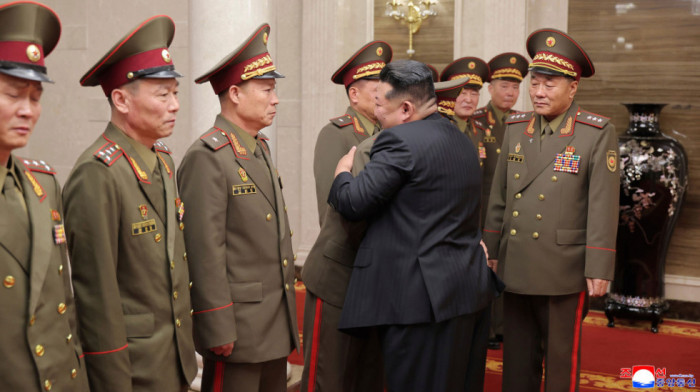 Kim odlikovao vojnike koji su ratovali za Rusiju: Položio cvet za sve oni koji su pali u borbama u inostranstvu