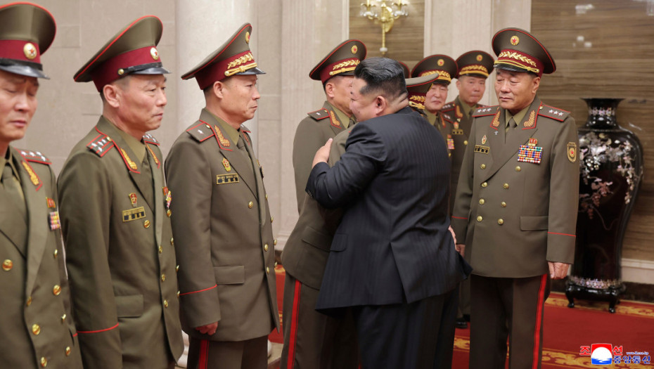 Kim odlikovao vojnike koji su ratovali za Rusiju: Položio cvet za sve oni koji su pali u borbama u inostranstvu