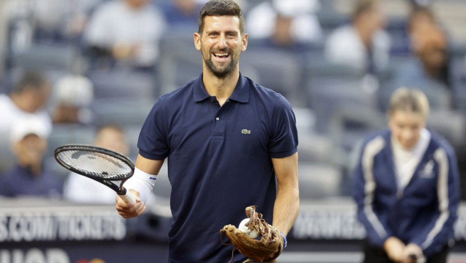 Novak Đoković specijalan gost na bejzbol meču u Njujorku: Malo rukavica, malo reket
