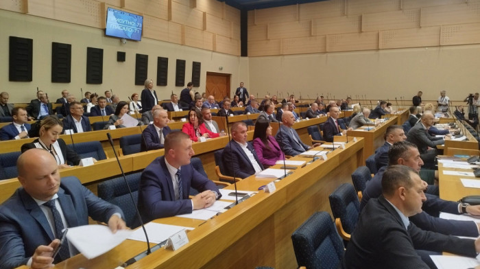 Završen protivdiverzoni pregled u NSRS, dojava o bombi lažna: Poslanici izglasali ostavku premijera Radovana Viškovića