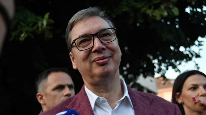 Vučić stigao na skup građana protiv blokada u Ubu, pridružio se šetnji: "Širom Srbije se okupilo preko 55.000 ljudi"