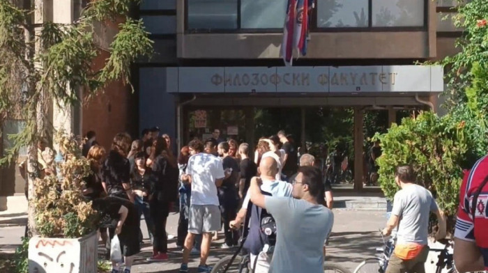 Studenti u blokadi nastavili sa protestom ispred Filozofskog fakulteta u Novom Sadu