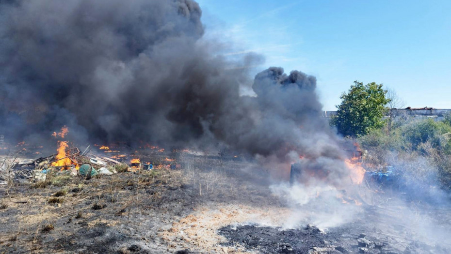 Požar kod Novog Sada: Zahvaćeno rastinje, objekat za reciklažu i napušteni salaš (FOTO)