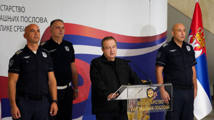 Dačić o incidentu u Novom Sadu: Policija onemogućena da pomogne dekanu, pripadnici interventne jedinice gurani i udarani