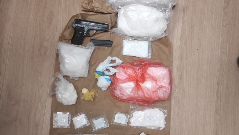 Uhapšen muškarac u Sremskoj Mitrovici, kod osumnjičenog pronađeno više od 18 kilograma amfetamina i pištolj