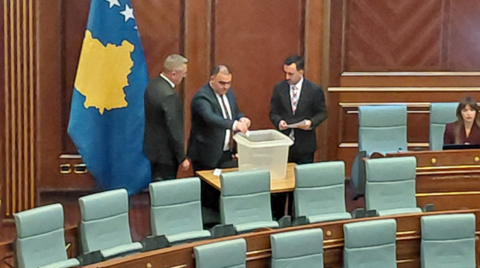 Ponovo prekinuta sednica u Prištini, nije izabran potpredsednik iz redova srpske zajednice, Simić najavio žalbu sudu