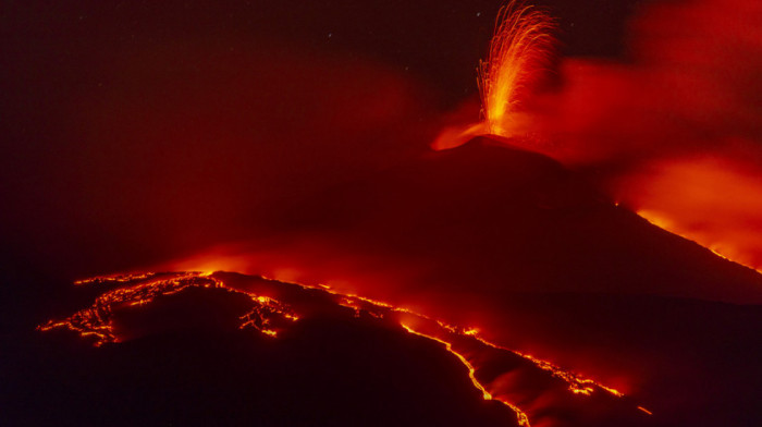 Etna ponovo eruptirala, planina danas delimično zatvorena za posetioce
