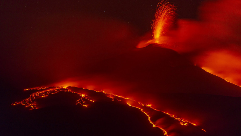 Etna ponovo eruptirala, planina danas delimično zatvorena za posetioce