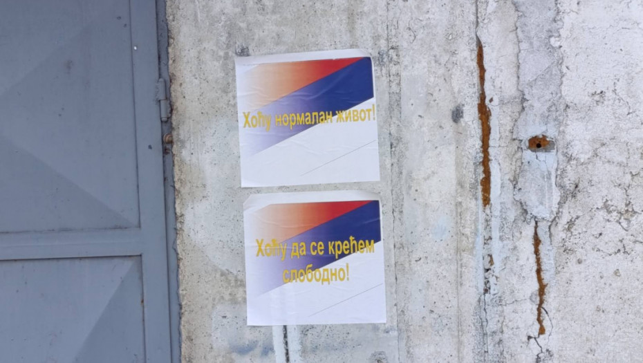 U srpskim sredinama na KiM plakati u bojama srpske zastave