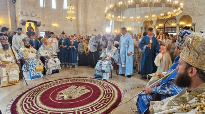 Patrijarh Porfirije služio svetu liturgiju povodom praznika Ikone Bogorodice Stradalne na Novom Beogradu