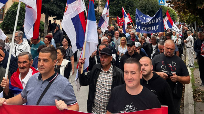 Žandarmerija u Novom Sadu razdvojila učesnike skupova protiv blokada i tzv. zborova između Veternika i Futoga