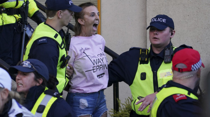 Anti-imigracioni protest u Londonu: Policajac zadobio udarac u lice, četvoro uhapšeno