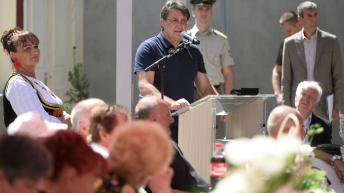 Gašić prisustvovao otvaranju letnje bašte Udruženja penzionera grada Kruševca