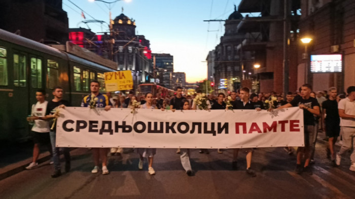 Komemorativne šetnje "Srednjoškolci pamte": Đaci u Beogradu obeležavaju 10 meseci od pada nadstrešnice u Novom Sadu