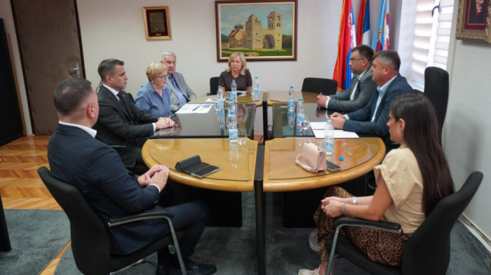 Pomoć dijaspore: Milićević na uručenju donacija porodicama koje su pretrpele štetu tokom letnjih požara