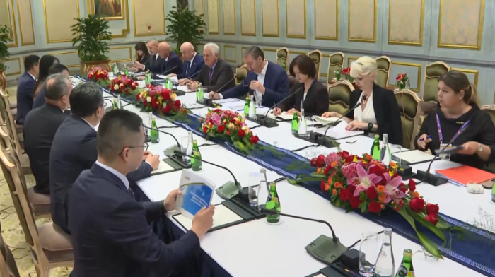 Vučić se sastao sa predstavnicima kompanije "Ziđin" u Pekingu