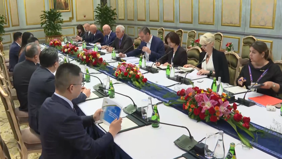 Vučić u Pekingu sa predstavnicima nekoliko kompanija, među njima i "Ziđin"