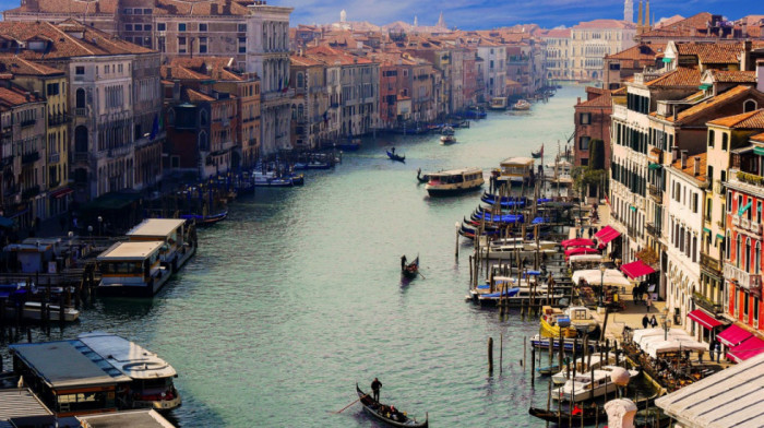Stanovnici Venecije besni: Turisti otkrili kako da umesto 90 potroše samo dva evra na vožnju gondolom