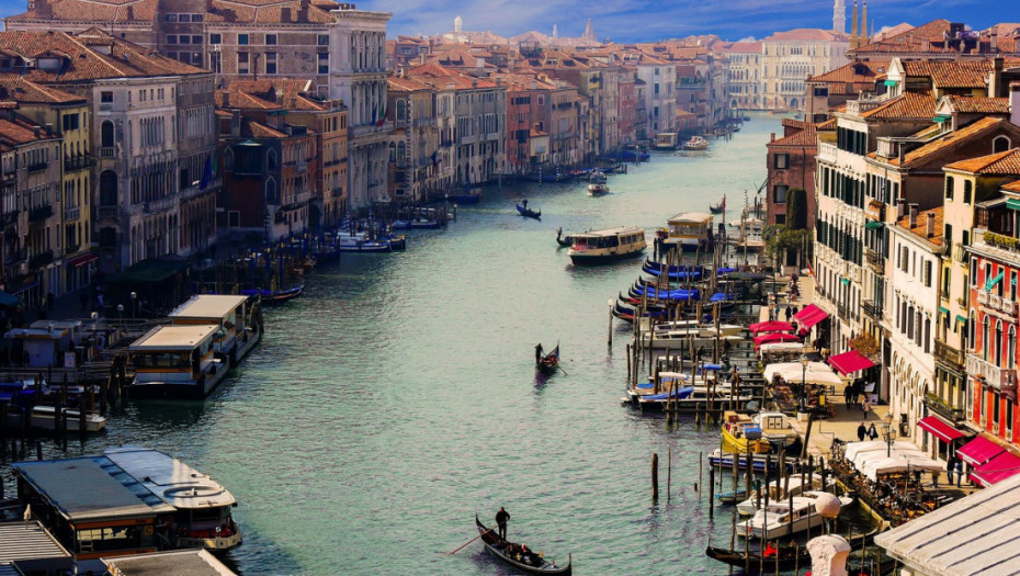 Stanovnici Venecije besni: Turisti otkrili kako da umesto 90 potroše samo dva evra na vožnju gondolom